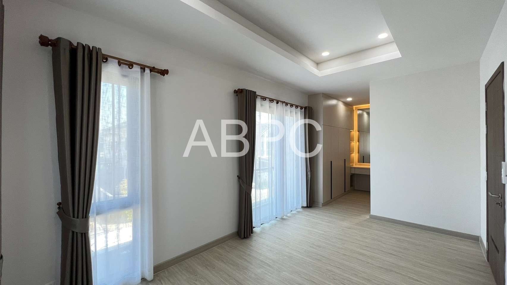 3 Bedrooms 3 Bathrooms in East Pattaya photo 4