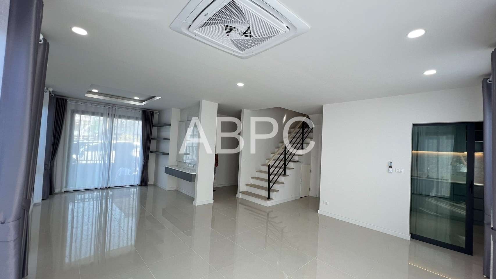 3 Bedrooms 3 Bathrooms in East Pattaya photo 10
