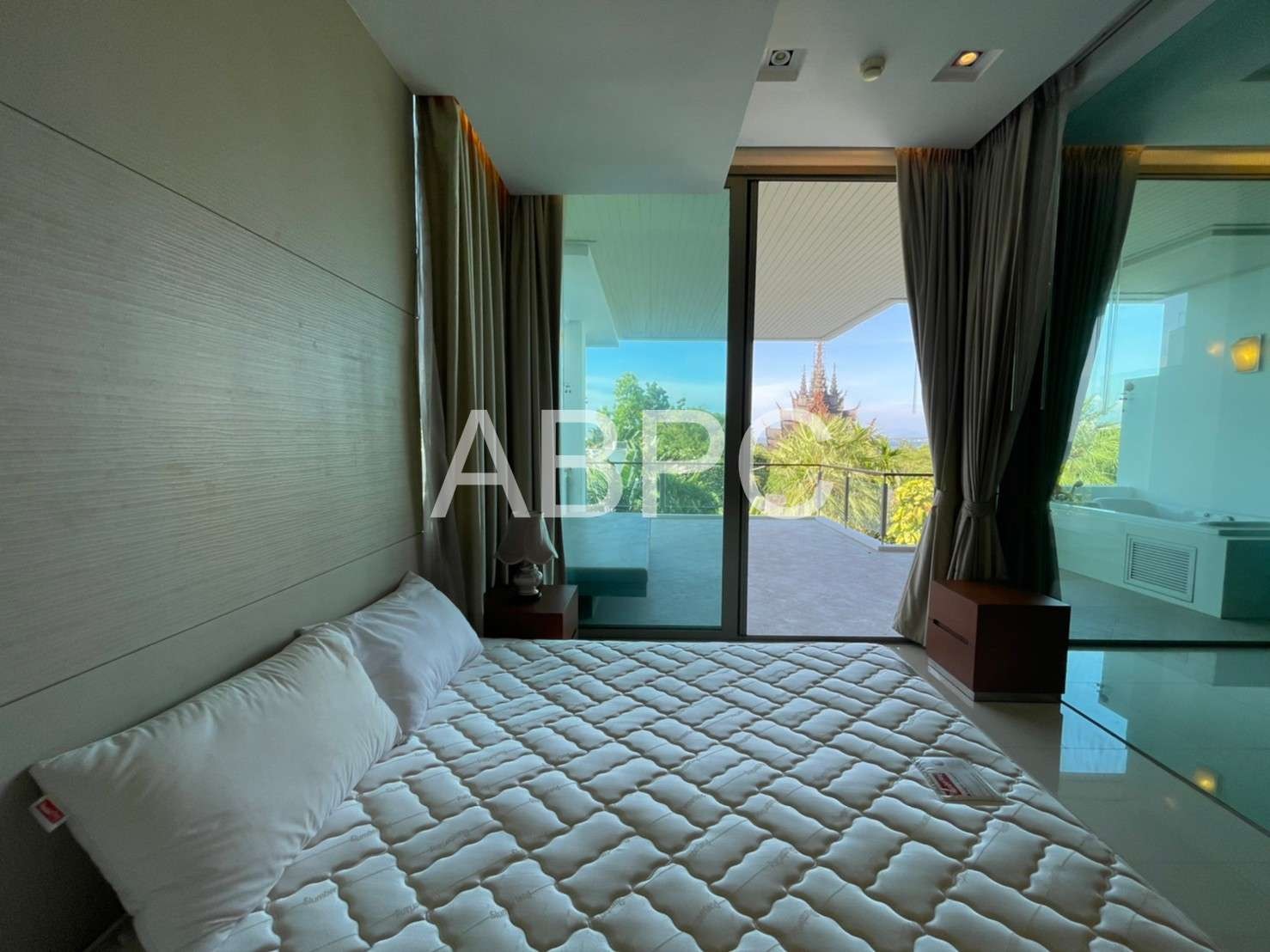 Ocean & Temple View 2 Bed 2 Bath In Wongamat photo 4