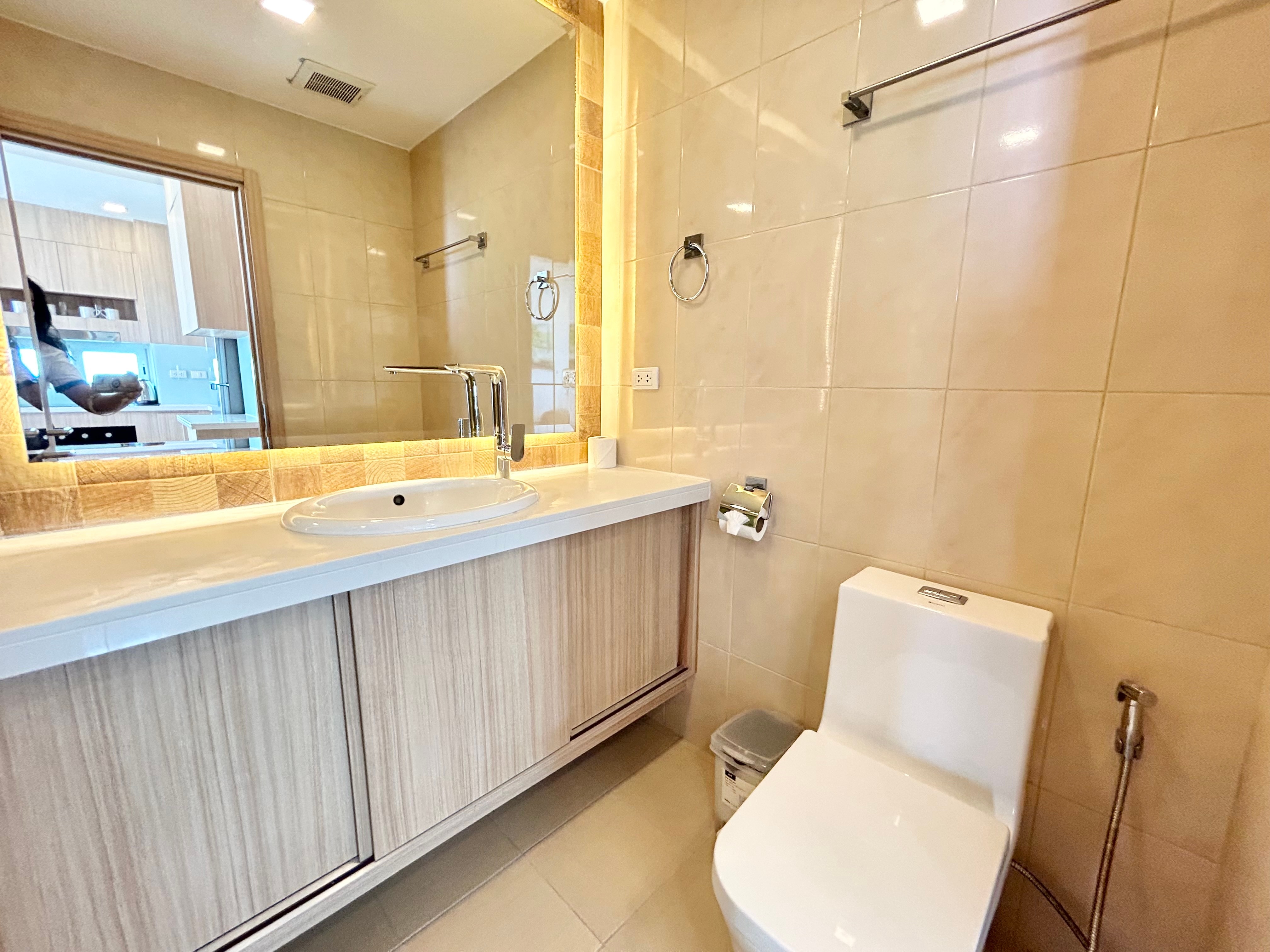 Large 1 bedroom Condo For Rent in Central Pattaya photo 16