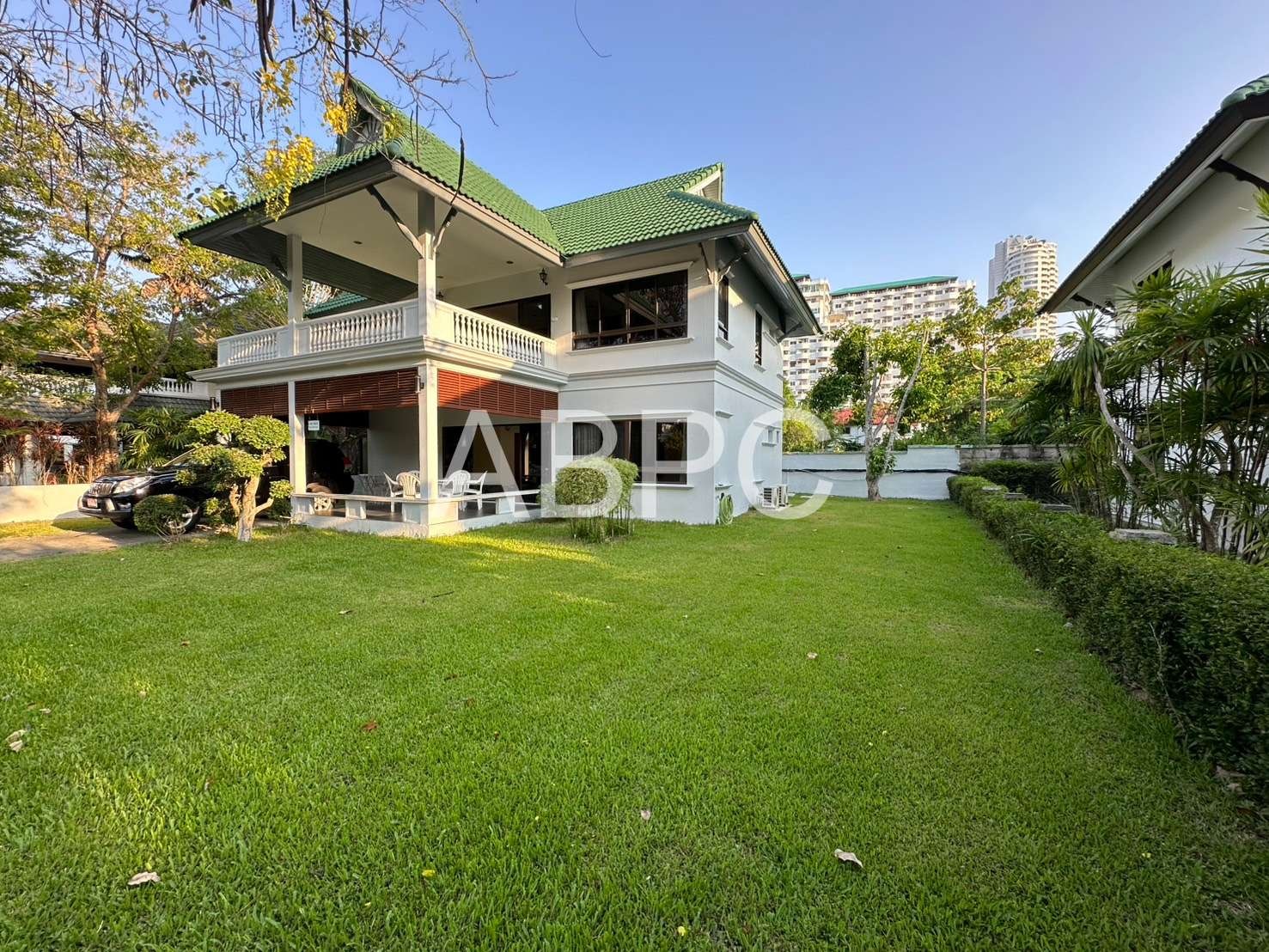 4 Bedrooms 5 Bathroom in Na jomtion