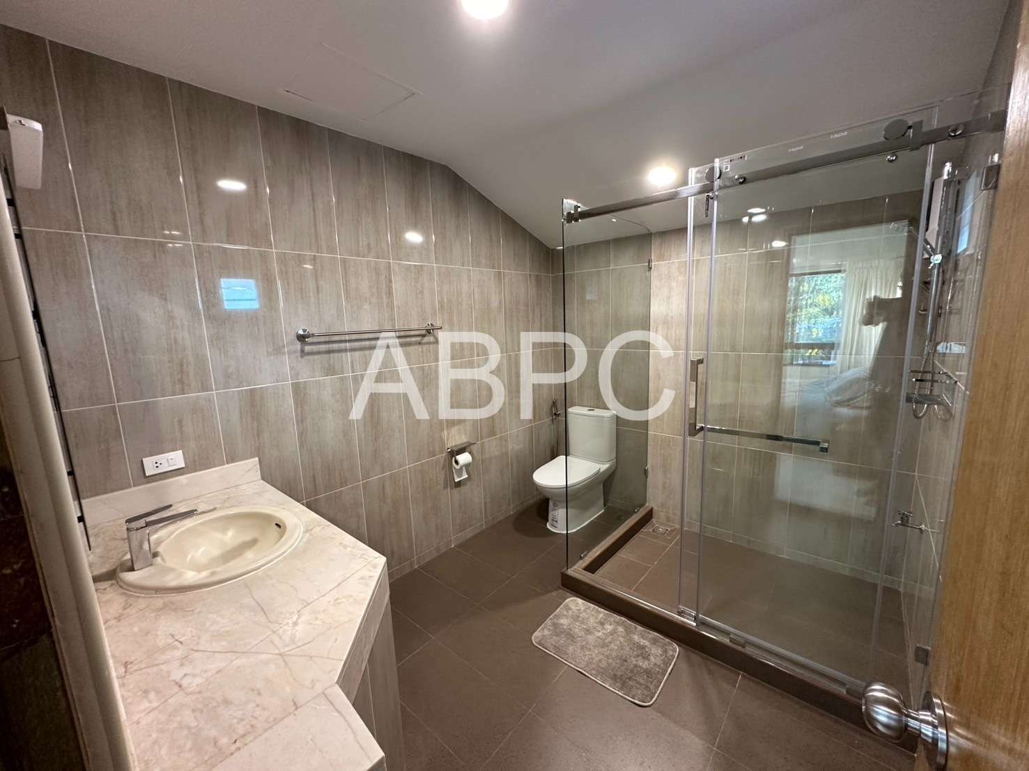 4 Bedrooms 5 Bathroom in Na jomtion photo 11