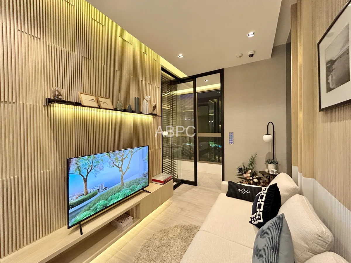 Ocean View 1 Bedroom Condo In Jomtien For Sale
