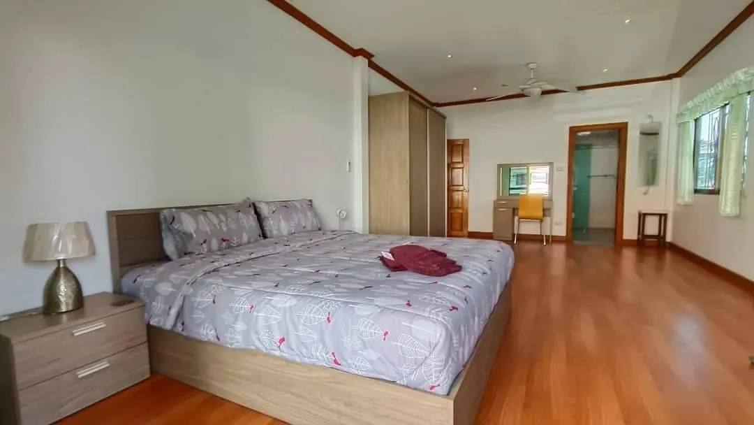 Just In 4 Bedroom House For Rent photo 16