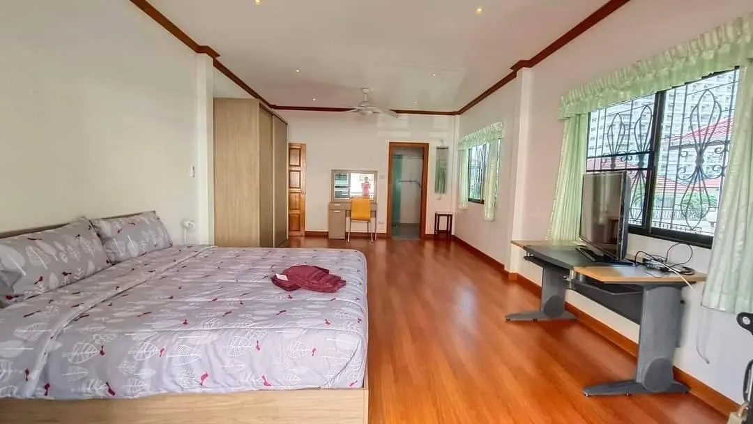 Just In 4 Bedroom House For Rent photo 17