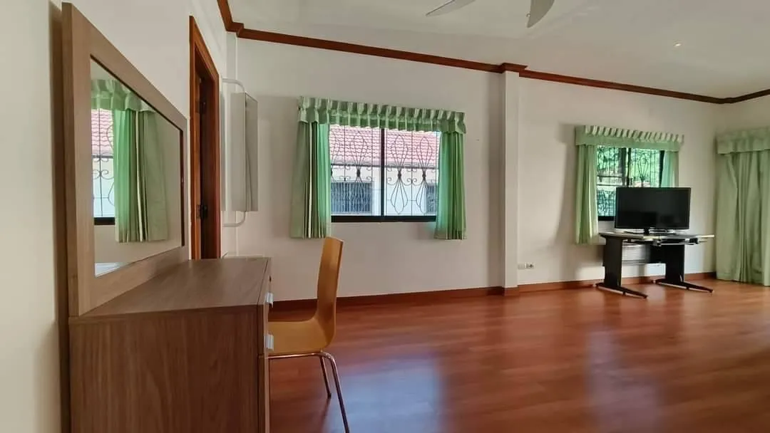 Just In 4 Bedroom House For Rent photo 19