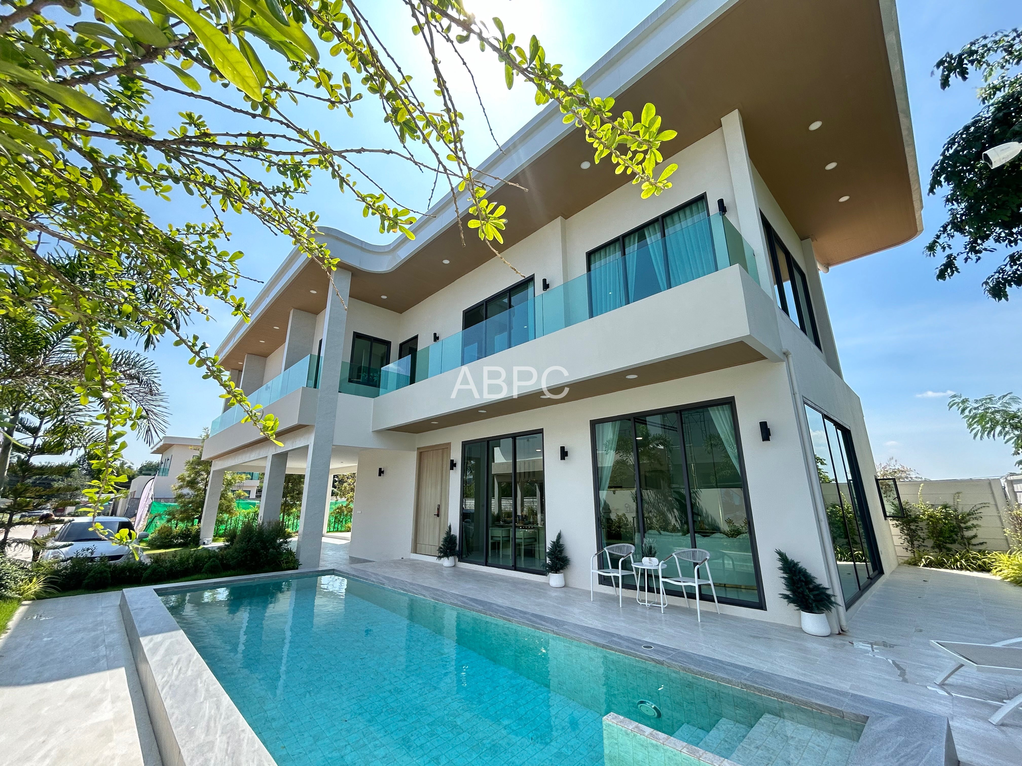 Pool Villa inEast Pattaya For Sale