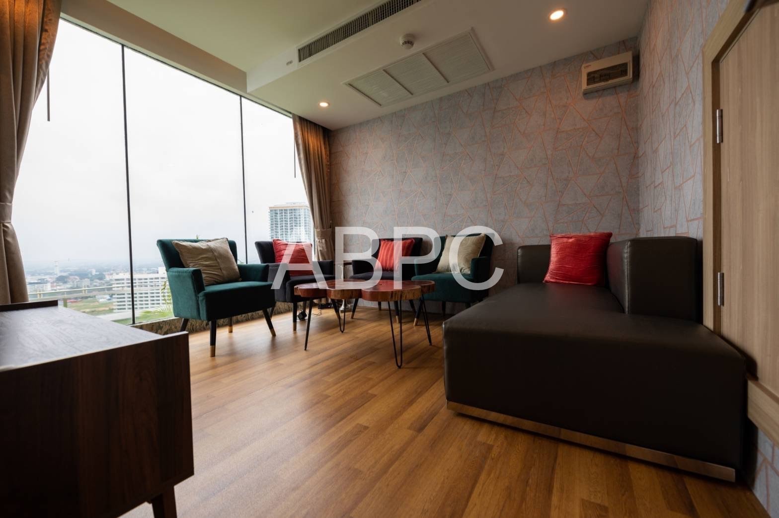 Penthouse For Sale in Wongamat photo 3