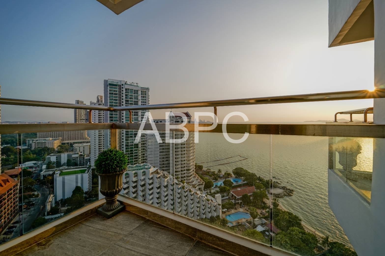 Penthouse For Sale in Wongamat photo 10