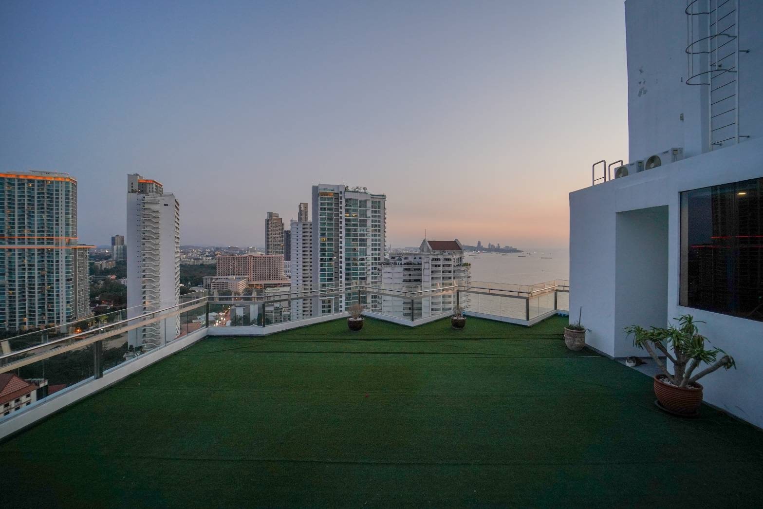 Penthouse For Sale in Wongamat photo 16