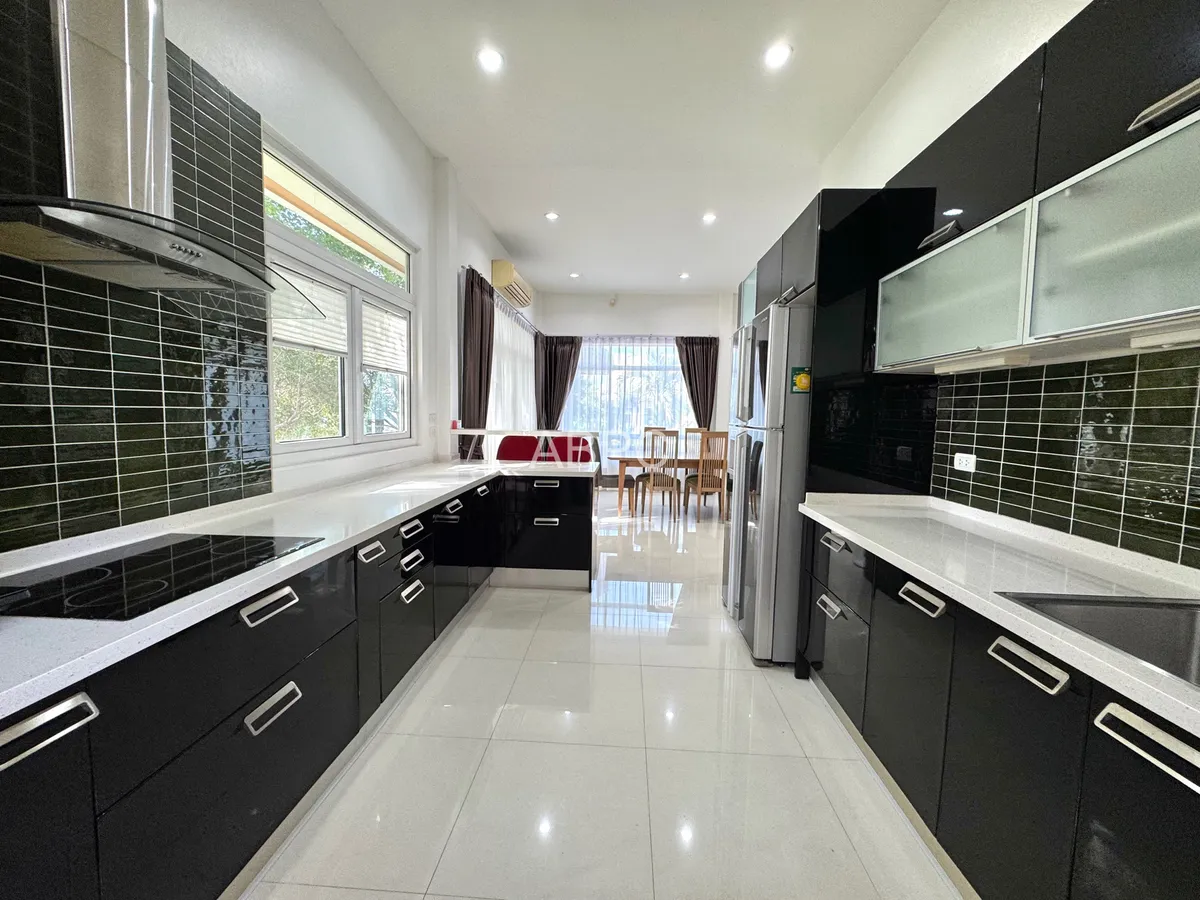 3 Bedroom 2 Bathroom in East Pattaya photo 6