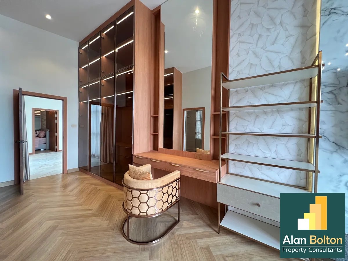 Luxury Pool Villa  5 Bedrooms 6 Bathrooms in Mapprachan photo 17