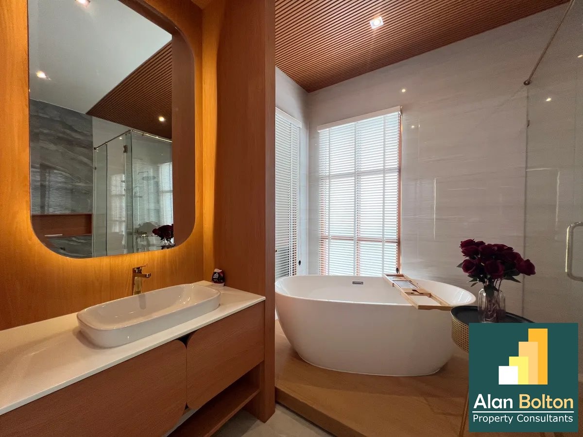 Luxury Pool Villa  5 Bedrooms 6 Bathrooms in Mapprachan photo 19