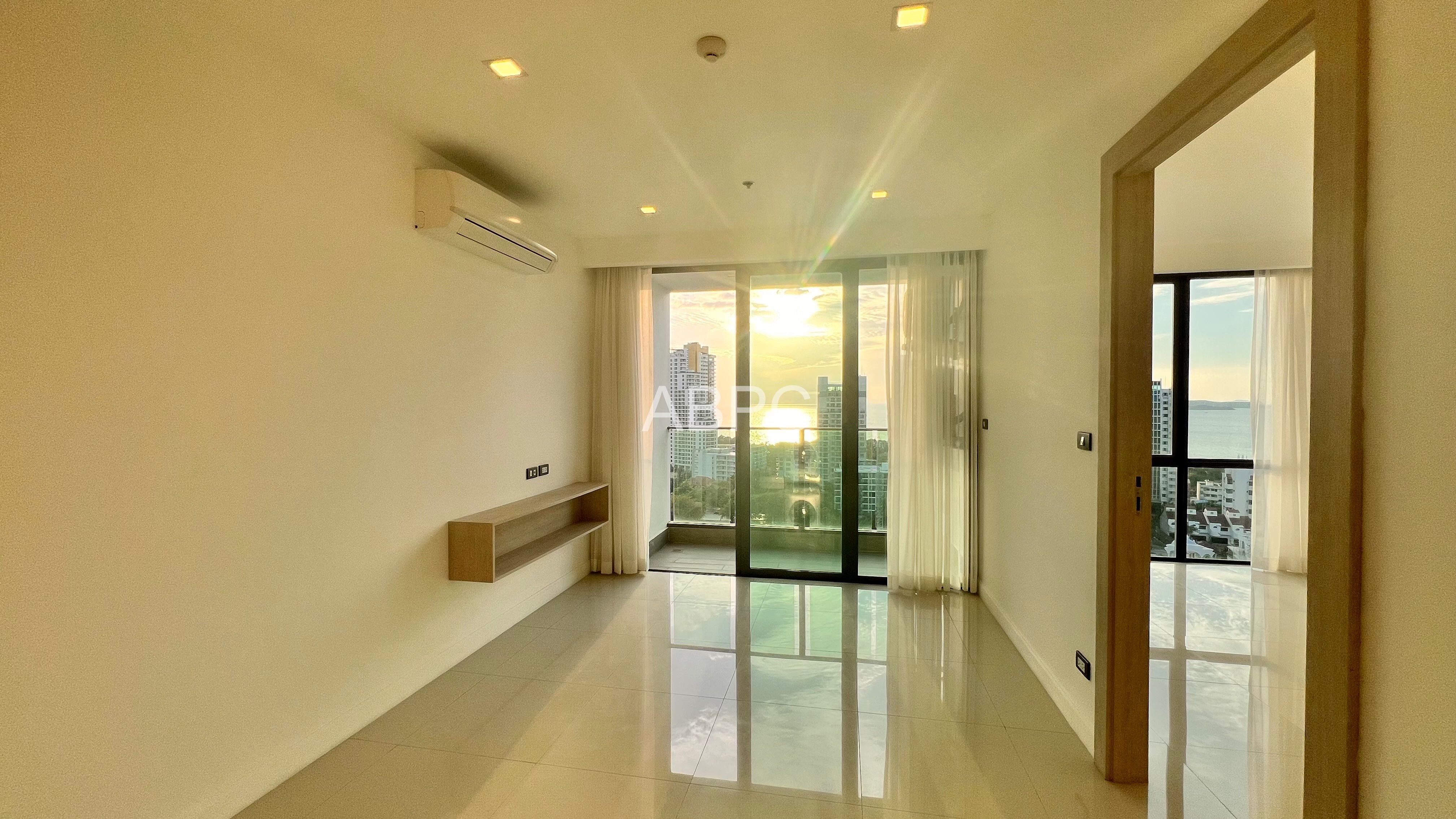 1 Bedroom Condo Seaview for Sale in Pratumnak photo 5