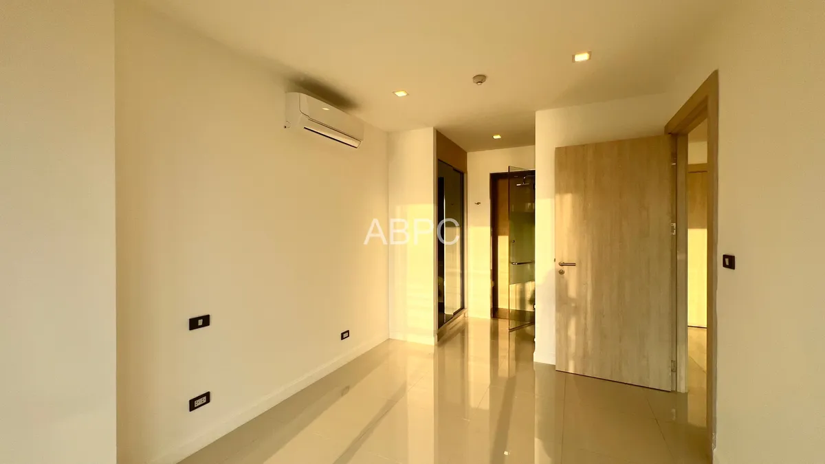 1 Bedroom Condo Seaview for Sale in Pratumnak photo 4