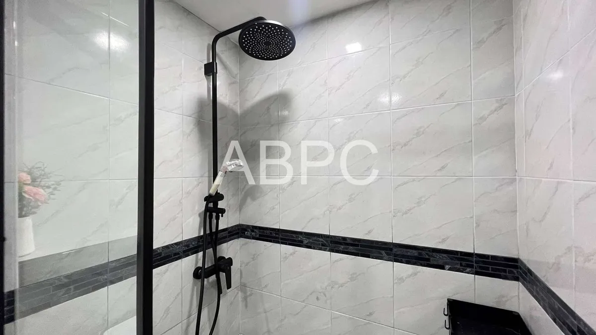 Just IN and Just Renovated. 1 Bed Condo in Wongamat photo 4