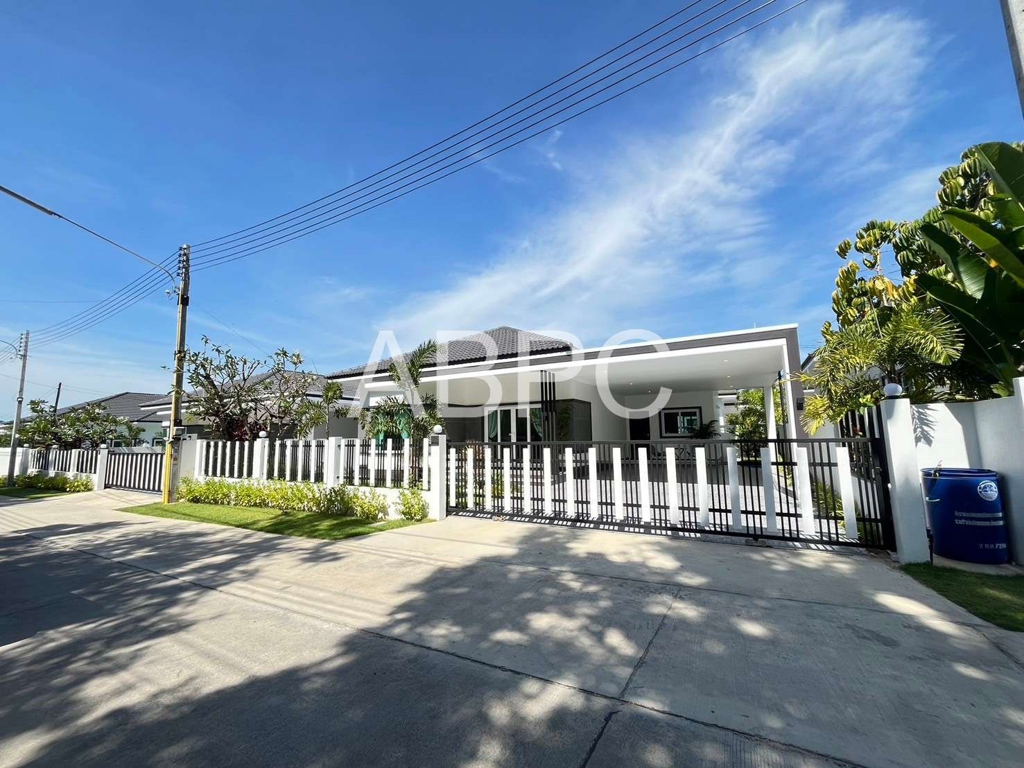3 Bedrooms 3 Bathrooms in East Pattaya