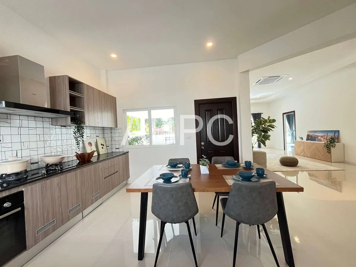 3 Bedrooms 3 Bathrooms in East Pattaya photo 13