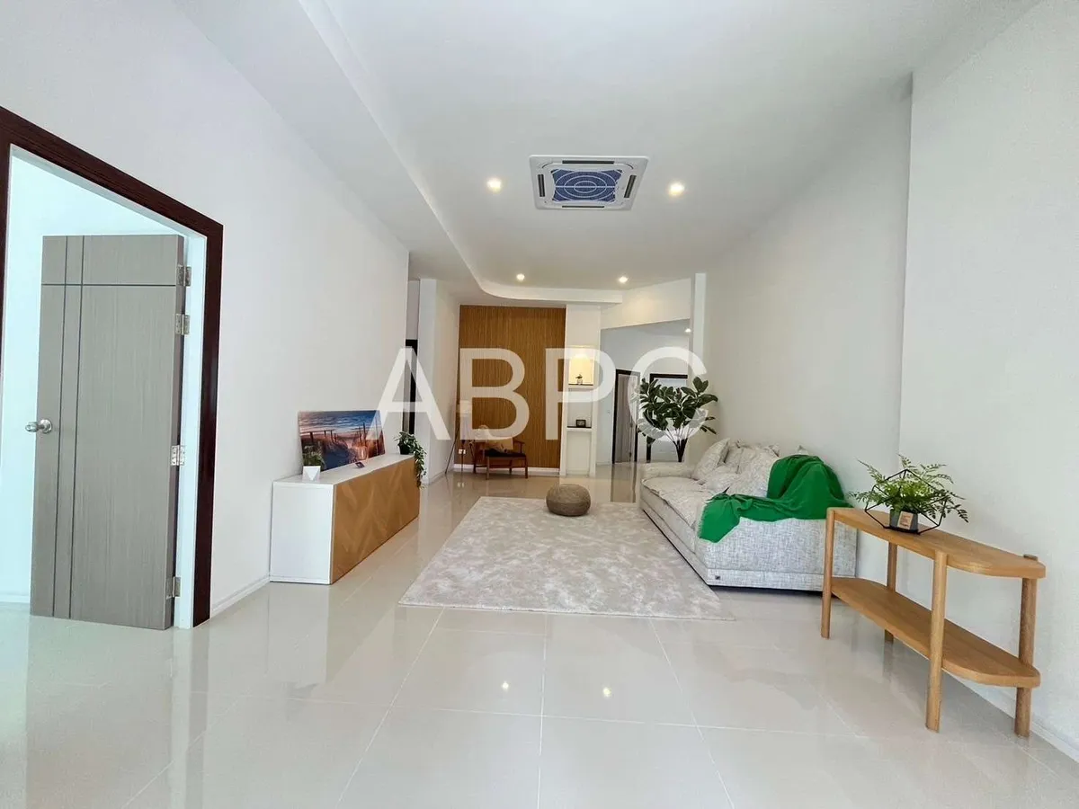 3 Bedrooms 3 Bathrooms in East Pattaya photo 4