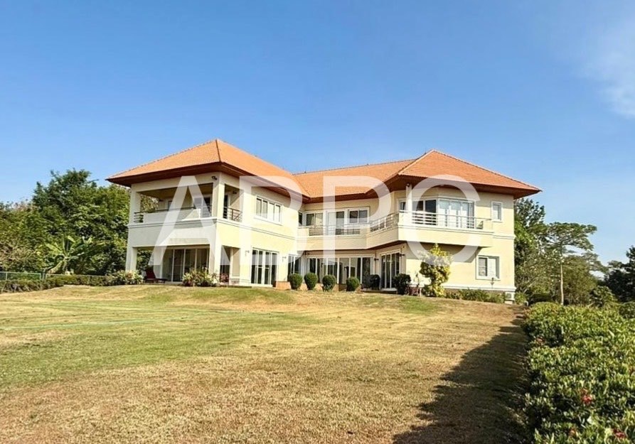 5 Bedroom Luxury Golf Course Villa