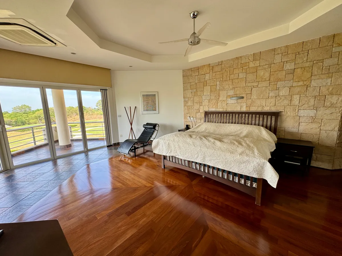 5 Bedroom Luxury Golf Course Villa photo 14