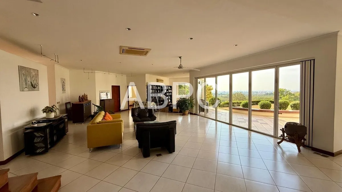 5 Bedroom Luxury Golf Course Villa photo 5