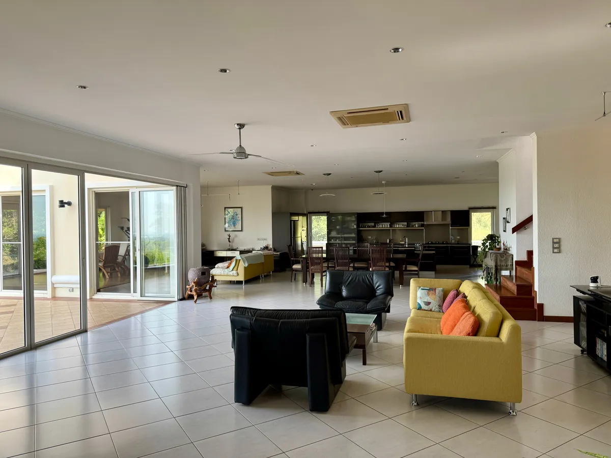 5 Bedroom Luxury Golf Course Villa photo 6