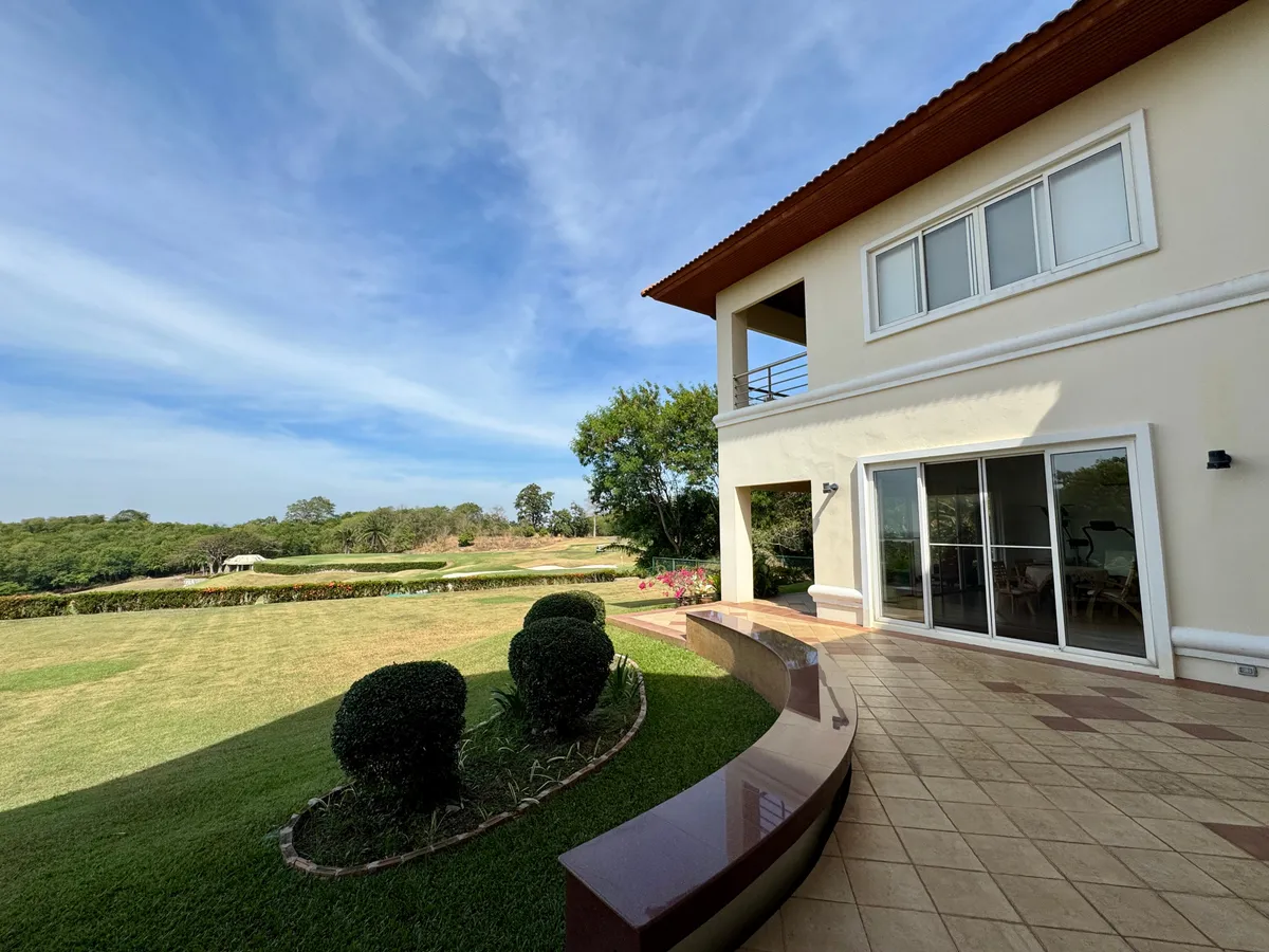 5 Bedroom Luxury Golf Course Villa photo 8