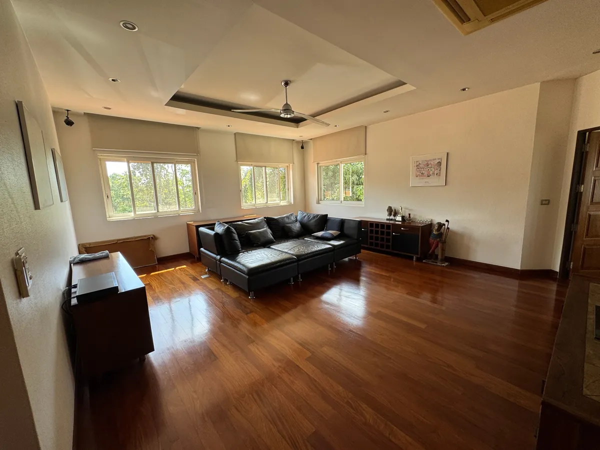 5 Bedroom Luxury Golf Course Villa photo 10