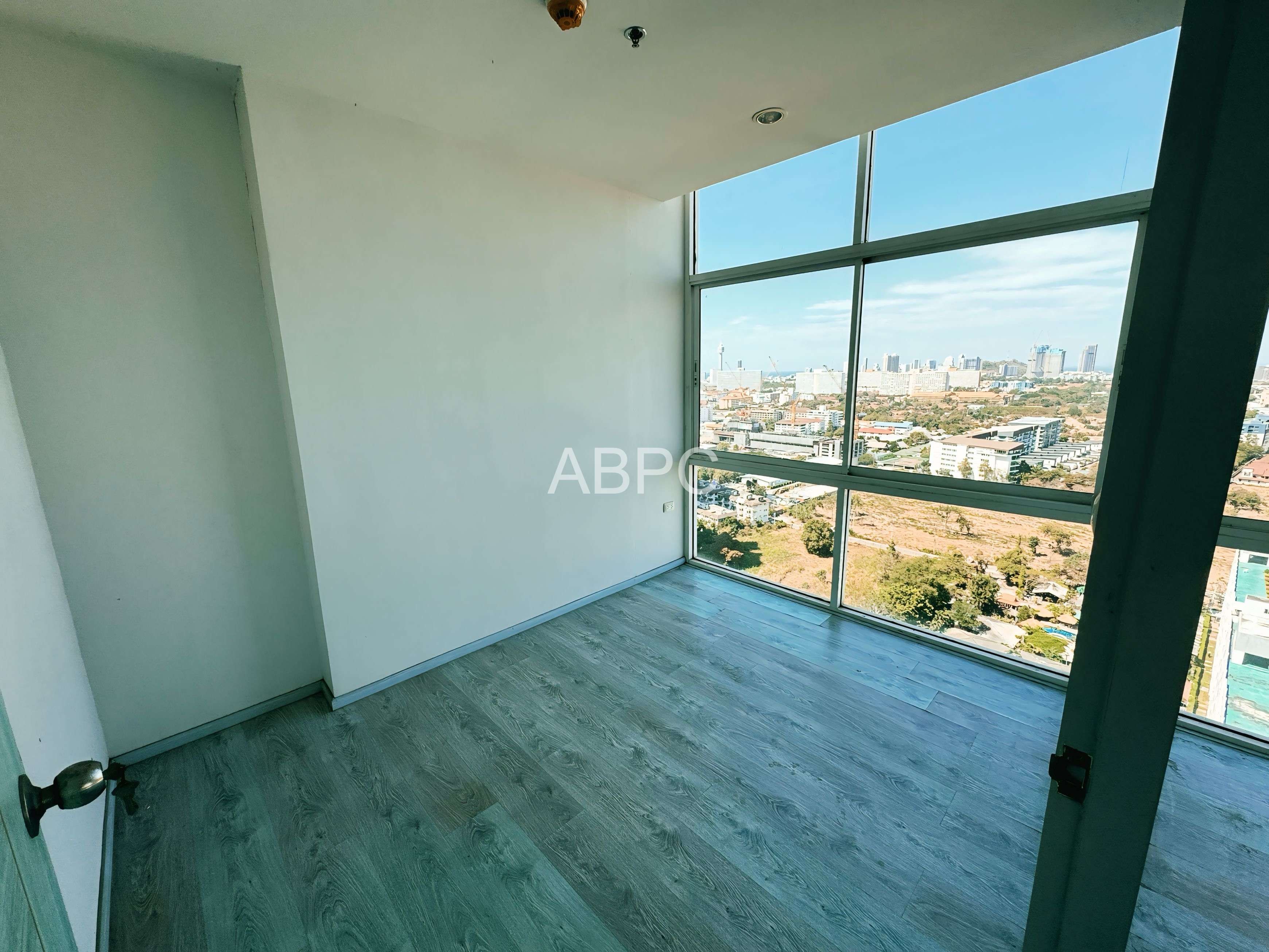 Panoramic 1 bed Condo in jomtien photo 3