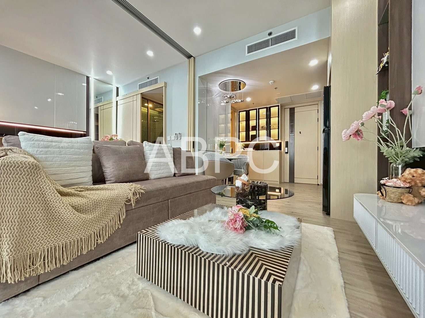 Luxury Spacious Studio 1 Bathroom in Wongamat photo 17