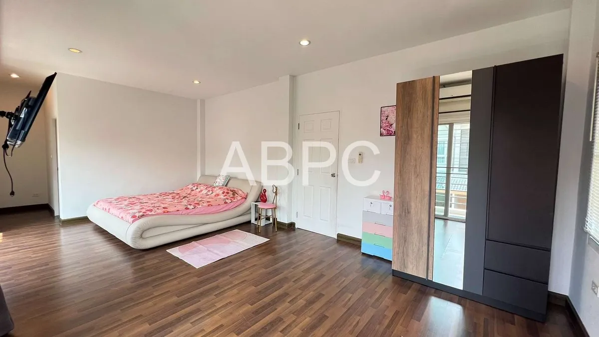3 Bedrooms 3 Bathrooms in East Pattaya photo 15