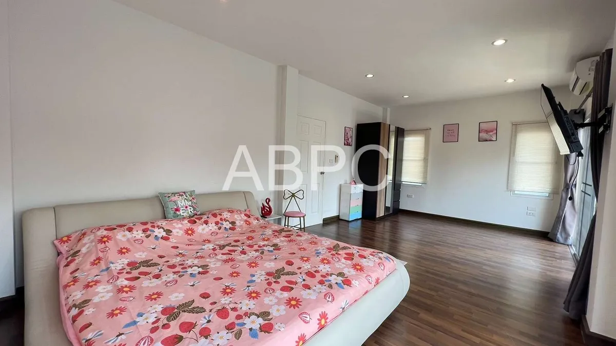 3 Bedrooms 3 Bathrooms in East Pattaya photo 4