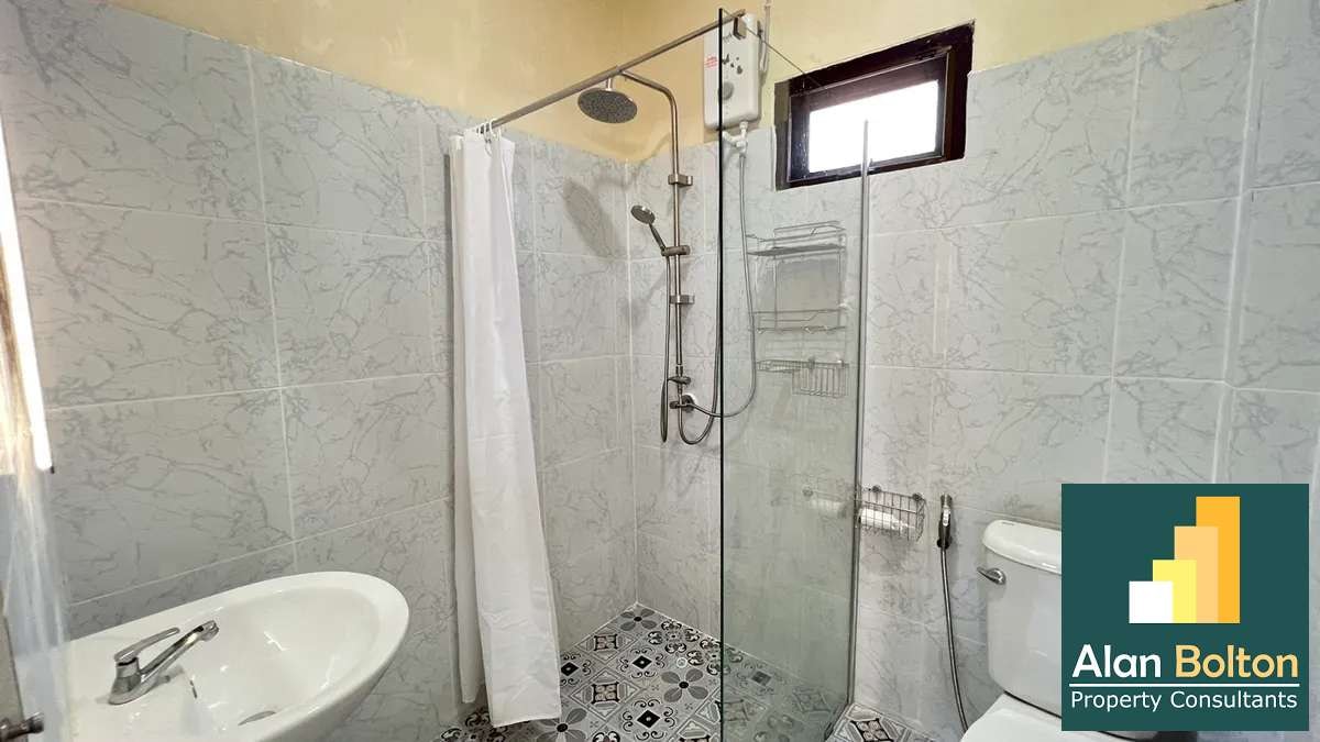 3 Bedrooms 2 Bathrooms in East Pattaya photo 6