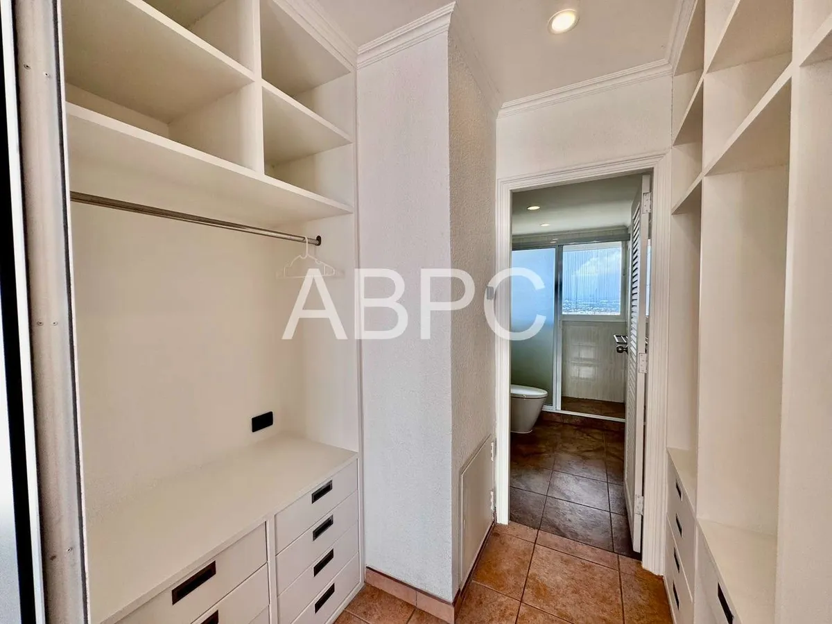 2 Bedroom Duplex Condo - Metro photo 11