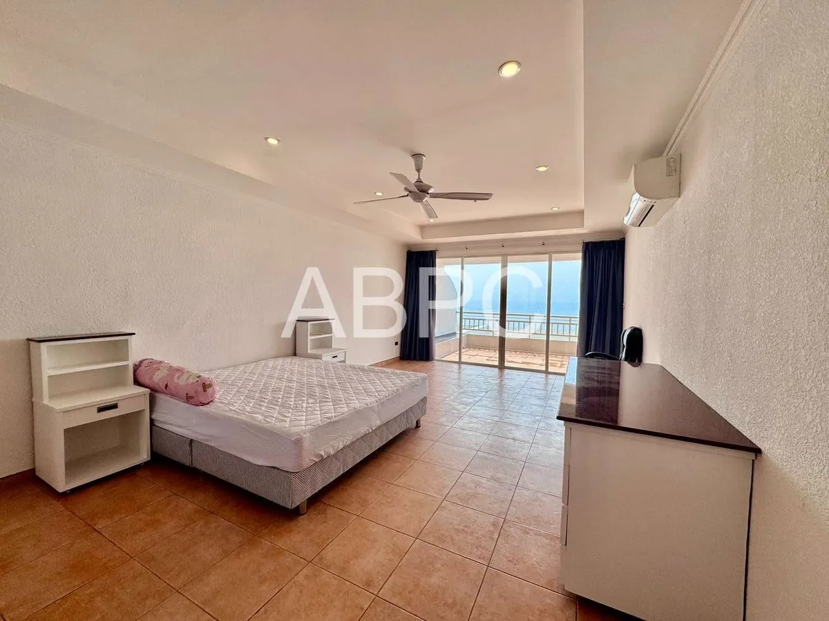 2 Bedroom Duplex Condo - Metro photo 12