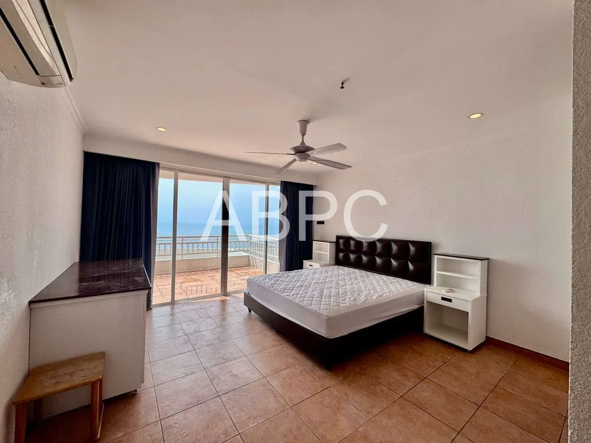 2 Bedroom Duplex Condo - Metro photo 13