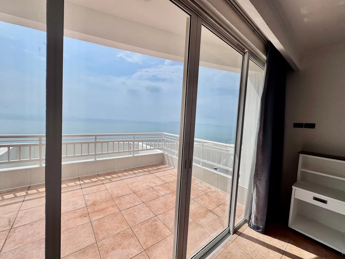2 Bedroom Duplex Condo - Metro photo 17