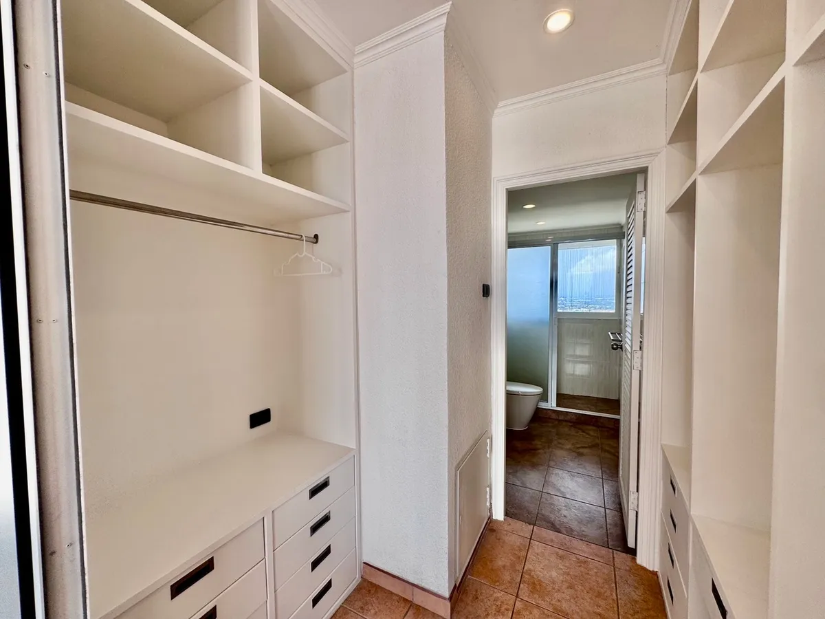 2 Bedroom Duplex Condo - Metro photo 19