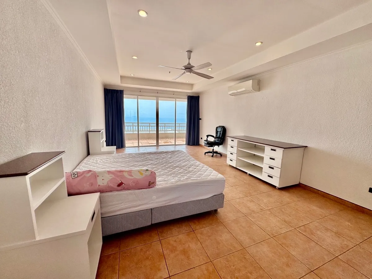 2 Bedroom Duplex Condo - Metro photo 25