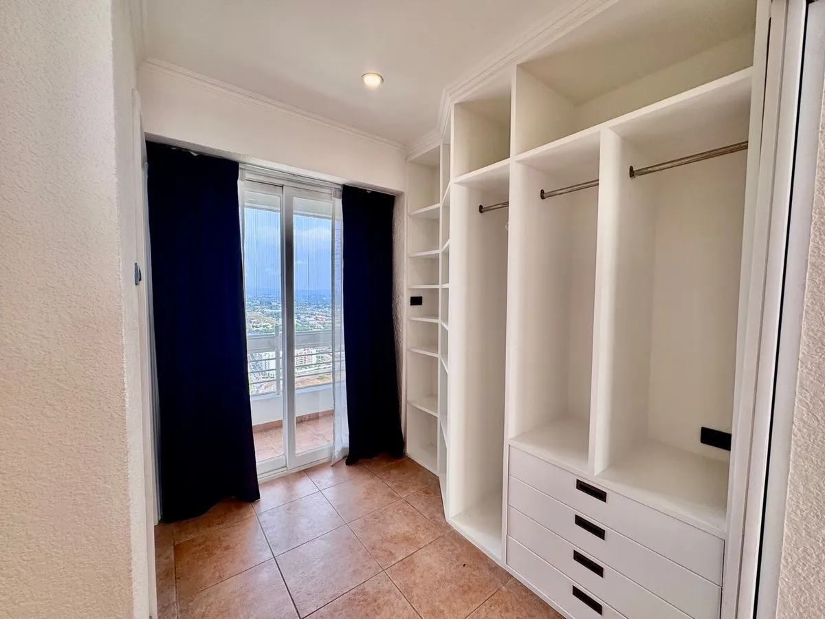 2 Bedroom Duplex Condo - Metro photo 26
