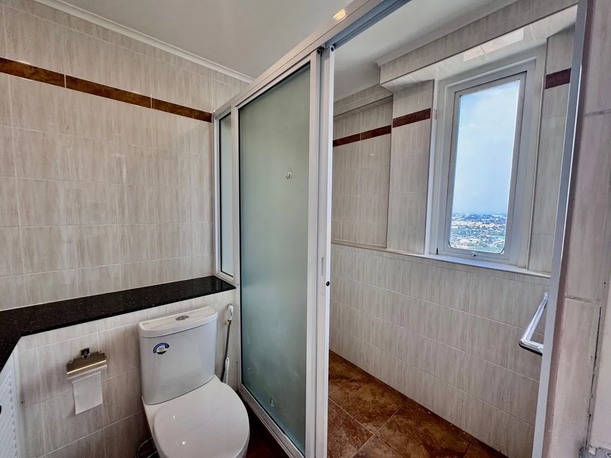 2 Bedroom Duplex Condo - Metro photo 27