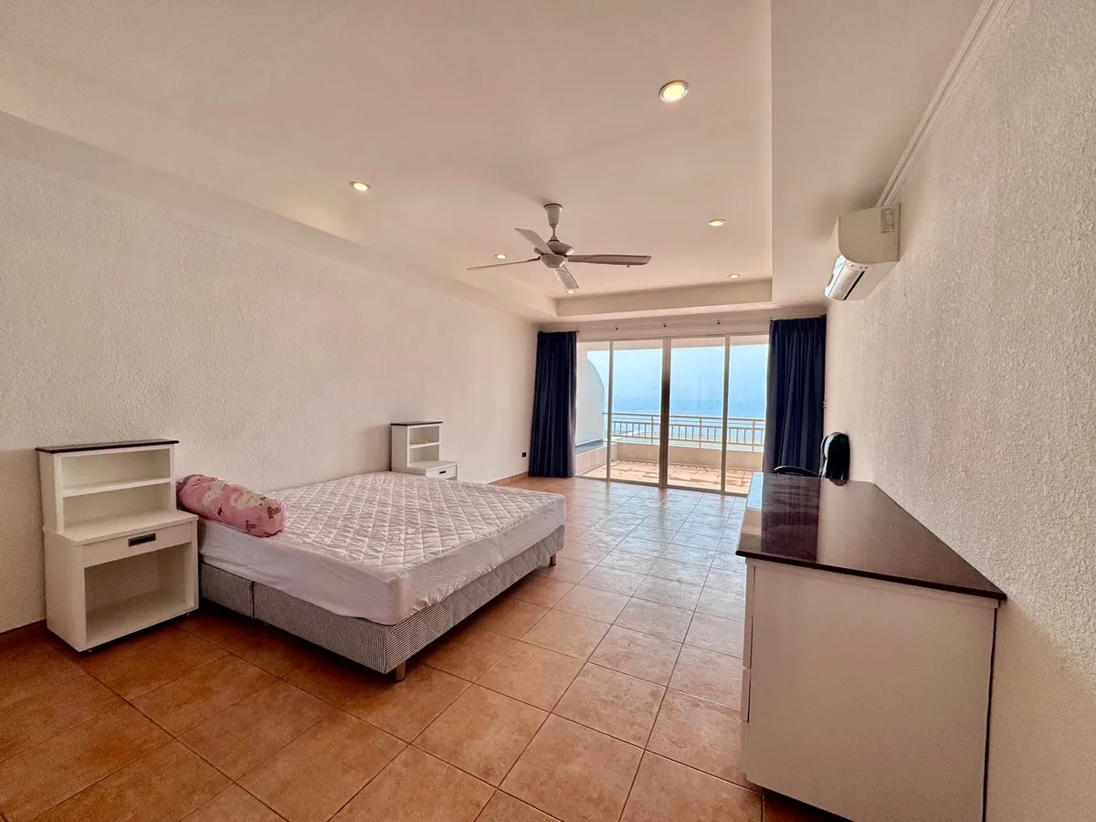 2 Bedroom Duplex Condo - Metro photo 28