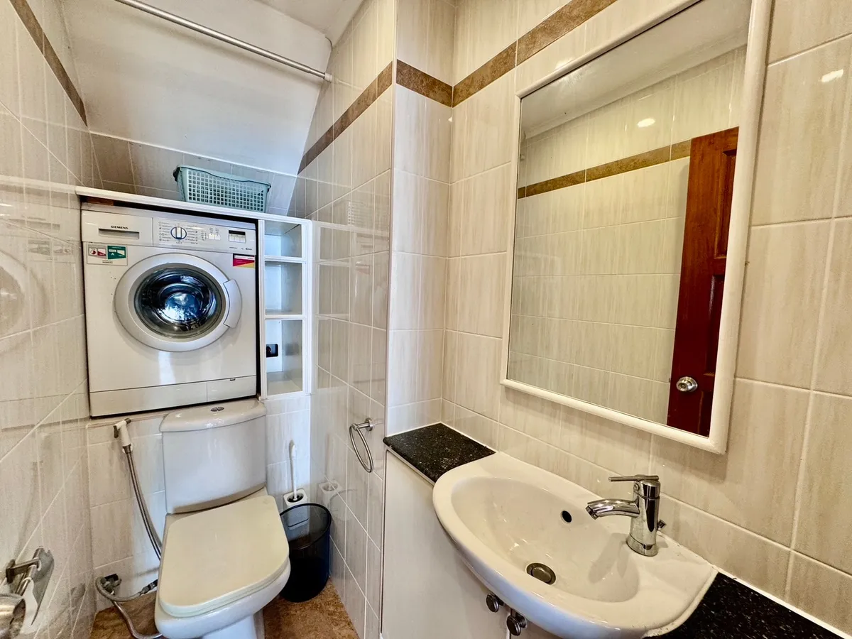 2 Bedroom Duplex Condo - Metro photo 29