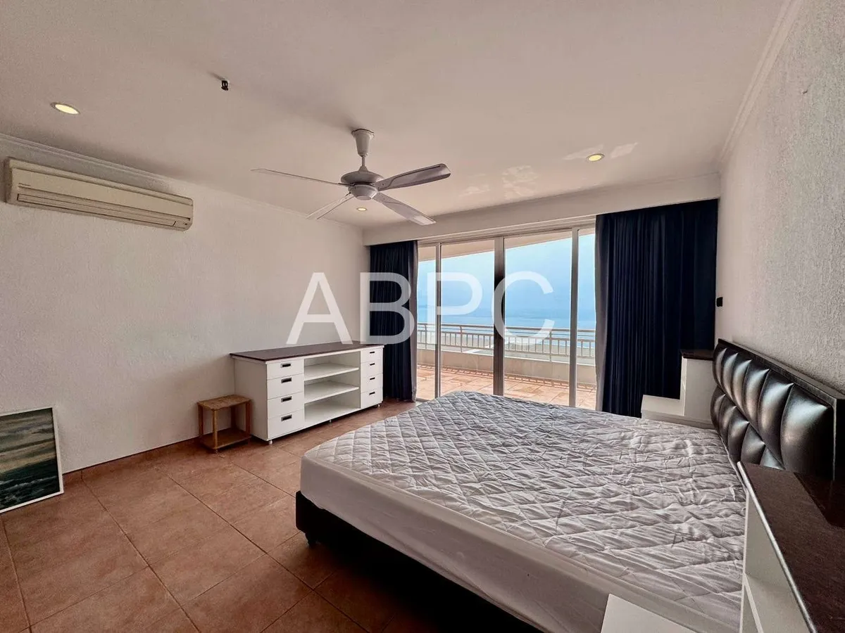 2 Bedroom Duplex Condo - Metro photo 4