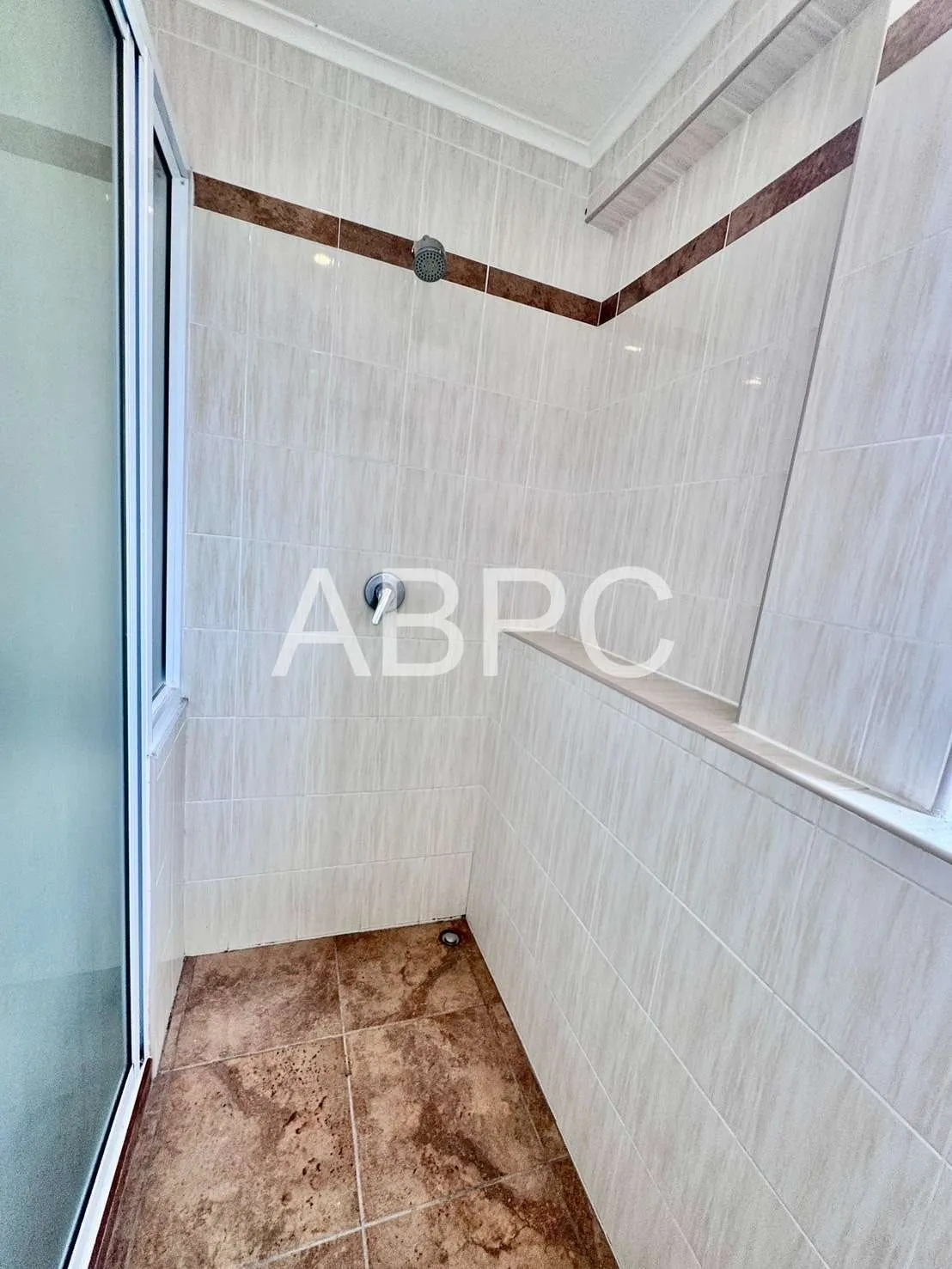 2 Bedroom Duplex Condo - Metro photo 6