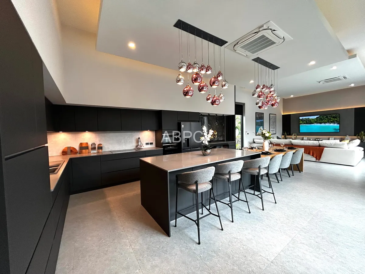 Stunning 4 Bedroom 4 Bathroom House in Mabprachan photo 2