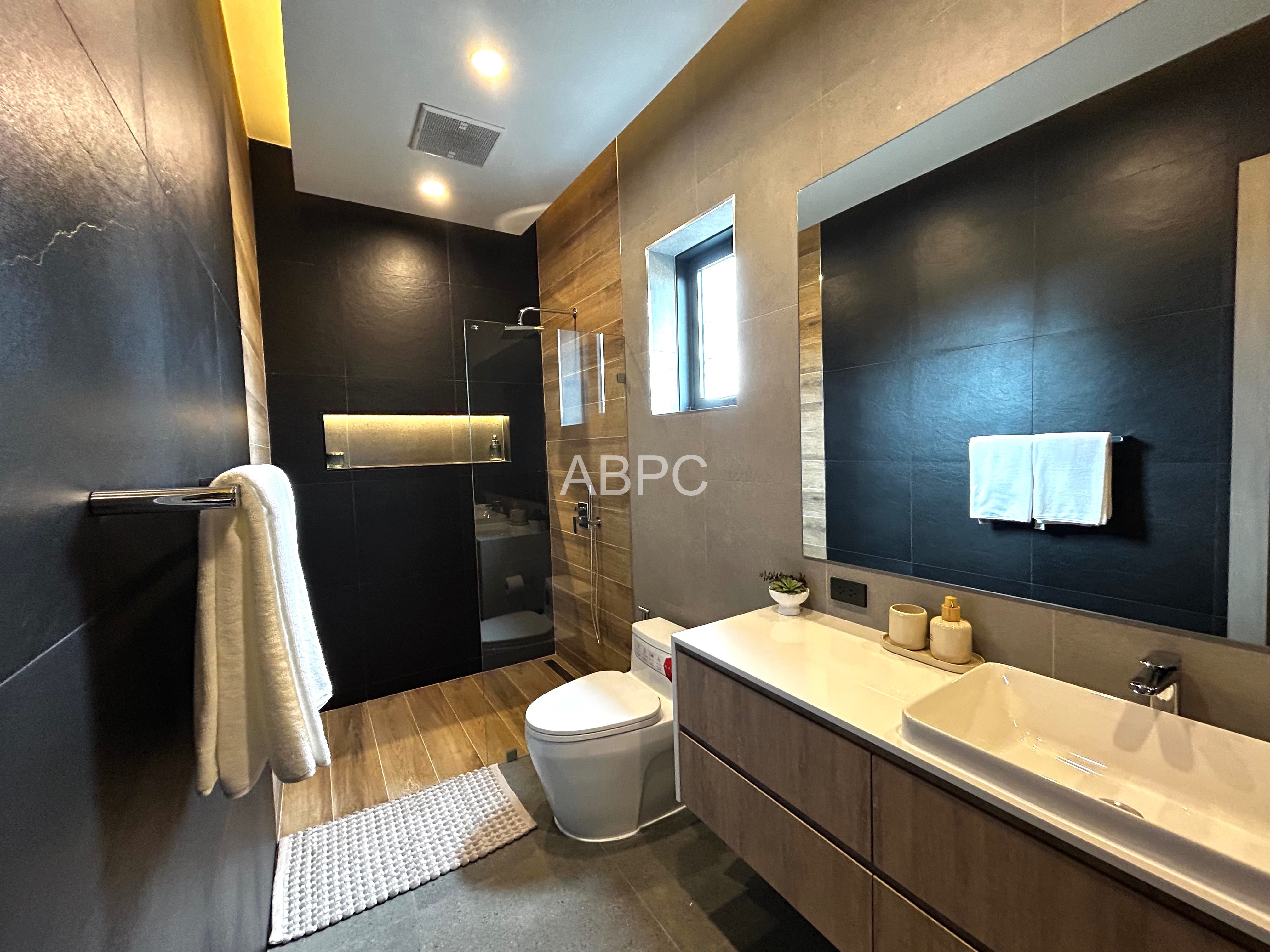 Stunning 4 Bedroom 4 Bathroom House in Mabprachan photo 14