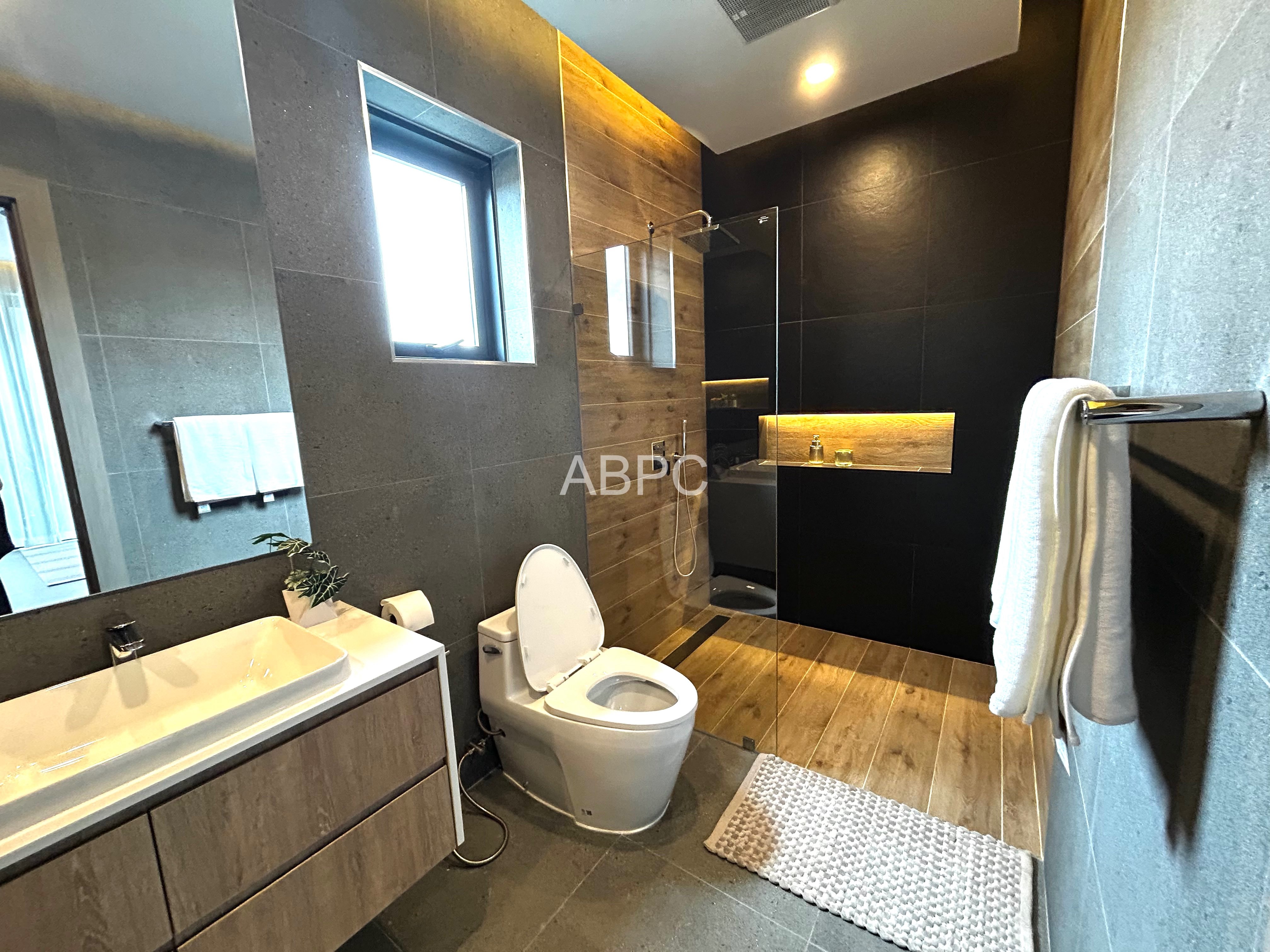 Stunning 4 Bedroom 4 Bathroom House in Mabprachan photo 11