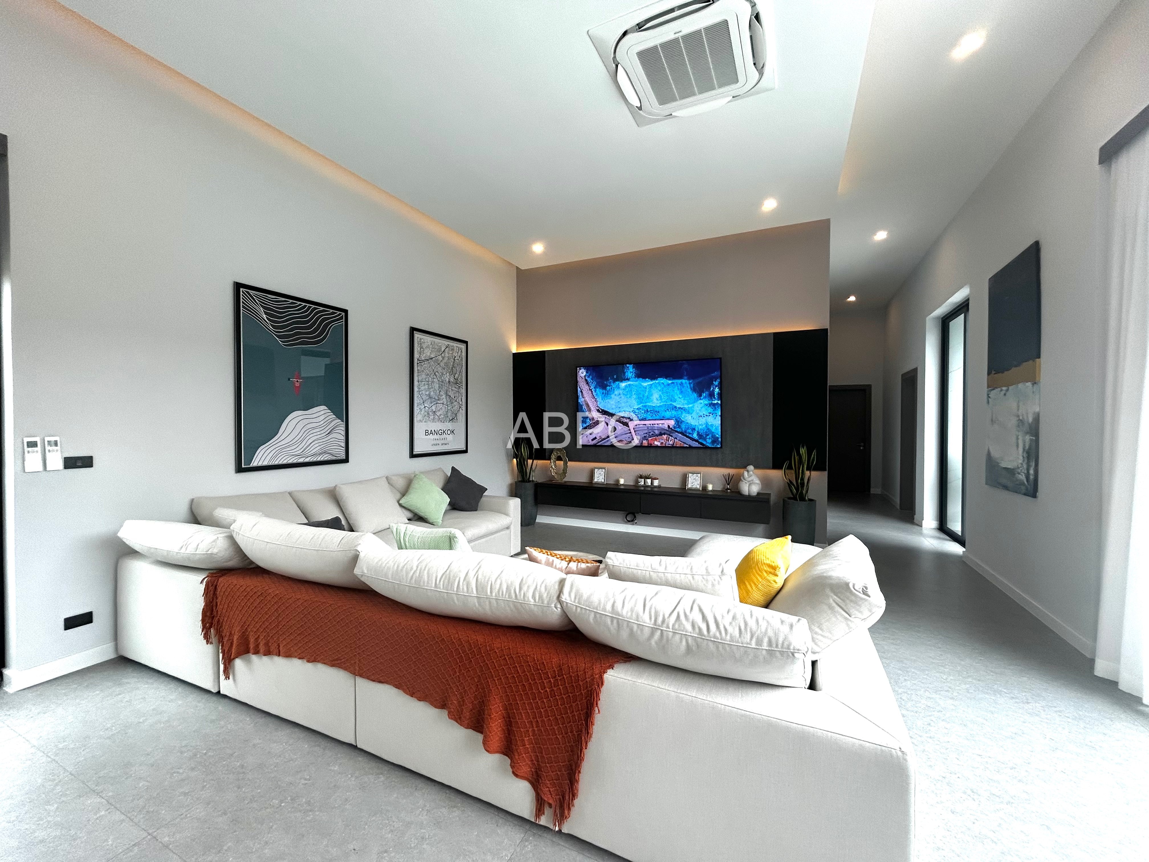 Stunning 4 Bedroom 4 Bathroom House in Mabprachan photo 5